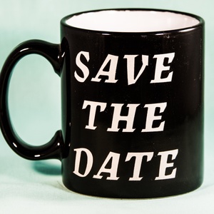 Save the date homokgravírozott bögre - otthon & életmód - konyhafelszerelés, tálalás - tálalás - bögre & csésze - Meska.hu