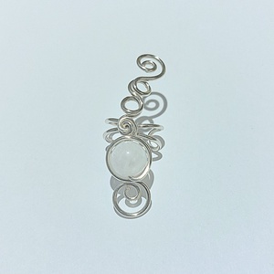 Fülgyűrű holdkővel - ékszer - ékszerszett - Meska.hu