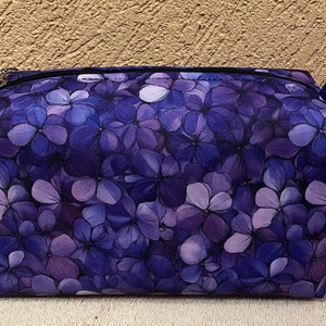 Csodás ibolyás  � neszesszer / sminktáska - szépségápolás - arcápolás - smink kellék - Meska.hu