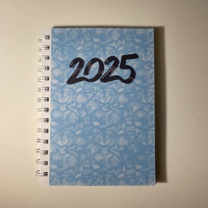 2025-ös egyedi női határidőnapló ajándék extra oldalakkal, matricákkal - Meska.hu