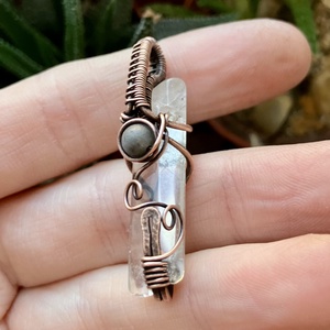 SaraZ // Crystal Ward medál labradorittal és választható lánccal - ékszer - nyaklánc - medál - Meska.hu