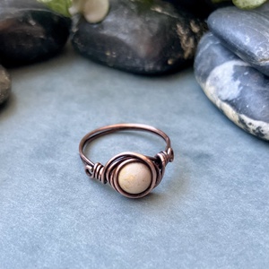 SaraZ // Inner Ember gyűrű mookait jáspissal - ékszer - gyűrű - gyöngyös gyűrű - Meska.hu