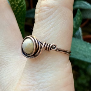 SaraZ // Inner Ember gyűrű mookait jáspissal - ékszer - gyűrű - gyöngyös gyűrű - Meska.hu