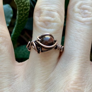 SaraZ // Earthbound Sigil gyűrű bikaszemmel - ékszer - gyűrű - fonódó gyűrű - Meska.hu