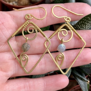SaraZ // Forest Geometry fülbevaló labradorittal - ékszer - fülbevaló - lógó fülbevaló - Meska.hu