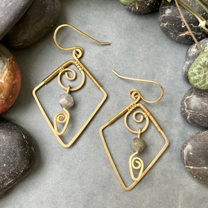 SaraZ // Forest Geometry fülbevaló labradorittal - ékszer - fülbevaló - lógó fülbevaló - Meska.hu