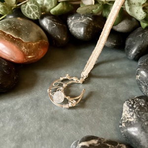 SaraZ // Lunar Circle nyaklánc hegyikristállyal - ékszer - nyaklánc - medálos nyaklánc - Meska.hu