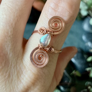 SaraZ // Desert Bloom gyűrű labradorittal - ékszer - gyűrű - gyöngyös gyűrű - Meska.hu