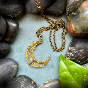 SaraZ // Lunar Circle nyaklánc labradorittal, Ékszer, Nyaklánc, Medálos nyaklánc, Ékszerkészítés, MESKA