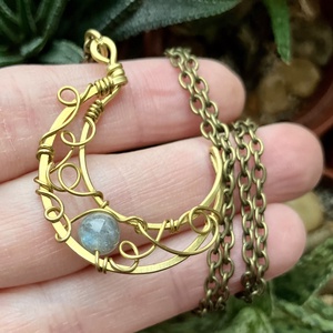 SaraZ // Lunar Circle nyaklánc labradorittal - ékszer - nyaklánc - medálos nyaklánc - Meska.hu