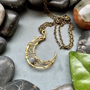 SaraZ // Lunar Circle nyaklánc labradorittal - ékszer - nyaklánc - medálos nyaklánc - Meska.hu