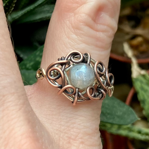 SaraZ // Earthbound Sigil gyűrű labradorittal - ékszer - gyűrű - fonódó gyűrű - Meska.hu