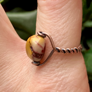 SaraZ // Amber Dune gyűrű mookait jáspissal - ékszer - gyűrű - gyöngyös gyűrű - Meska.hu