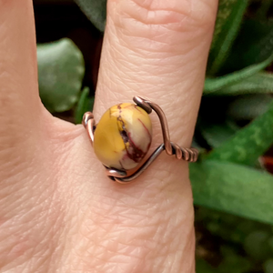 SaraZ // Amber Dune gyűrű mookait jáspissal - ékszer - gyűrű - gyöngyös gyűrű - Meska.hu