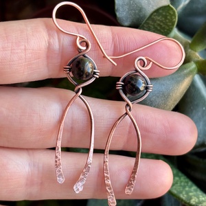 SaraZ // Forest Finch fülbevaló sólyomszemmel - ékszer - fülbevaló - lógó fülbevaló - Meska.hu