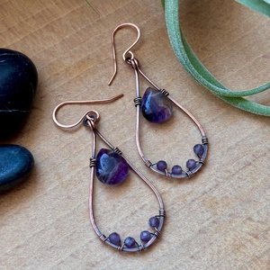 SaraZ // Desert Bloom fülbevaló fluorittal és ametiszttel - ékszer - fülbevaló - lógó fülbevaló - Meska.hu