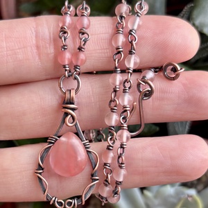 SaraZ // Desert Bloom nyaklánc cseresznye kvarccal - ékszer - nyaklánc - medálos nyaklánc - Meska.hu