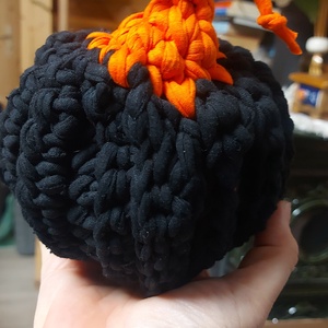 Horgolt halloween tök - dísz , Otthon & Életmód, Dekoráció, Halloween, Halloweeni ajtódíszek és ablakdíszek, , MESKA