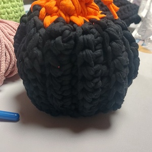 Horgolt halloween tök - dísz  - otthon & életmód - dekoráció - halloween - halloweeni ajtódíszek és ablakdíszek - Meska.hu Horgolt halloween tök - dísz  - otthon & életmód - dekoráció - halloween - halloweeni ajtódíszek és ablakdíszek - Meska.hu