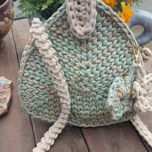 Egyedi, kézműves, horgolt válltáska táska - táska & tok - kézitáska & válltáska - vállon átvethető táska - Meska.hu