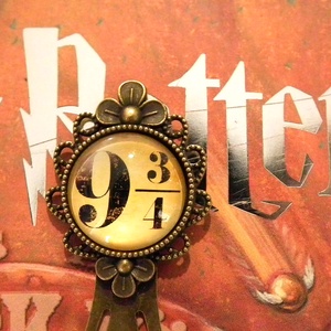 Harry Potter 9 és 3/4. vágány csiptetős könyvjelző - otthon & életmód - papír, írószer - Meska.hu