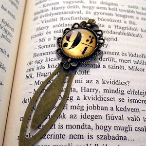 Harry Potter 9 és 3/4. vágány csiptetős könyvjelző - otthon & életmód - papír, írószer - Meska.hu