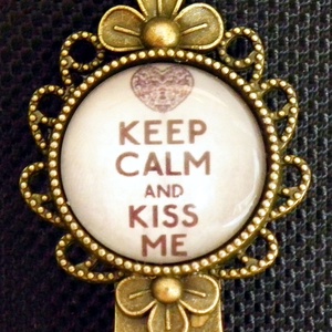 Keep calm and kiss me csiptetős könyvjelző - könyv & zene - könyvjelző - Meska.hu
