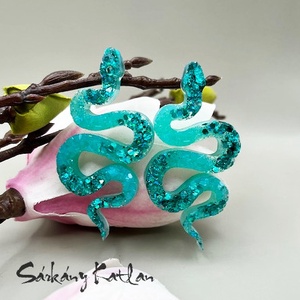 Türkiz kígyó bedugós fülbevaló - ékszer - fülbevaló - lógó fülbevaló - Meska.hu