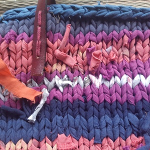 Egyedi bohó  kötött-horgolt táska, mályva-szürke-fekete - táska & tok - kézitáska & válltáska - kézitáska - Meska.hu