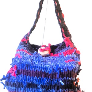 Színes bohó válltáska, saját készítésű fa gombbal - táska & tok - kézitáska & válltáska - válltáska - Meska.hu