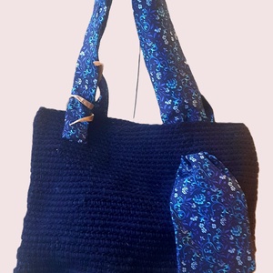 Elegáns  királykék horgolt táska selyemnyakkendő füllel - táska & tok - kézitáska & válltáska - kézitáska - Meska.hu