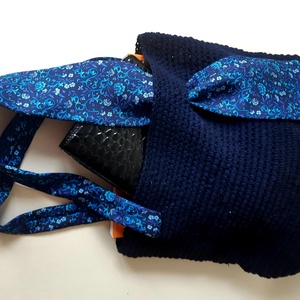 Elegáns  királykék horgolt táska selyemnyakkendő füllel - táska & tok - kézitáska & válltáska - kézitáska - Meska.hu