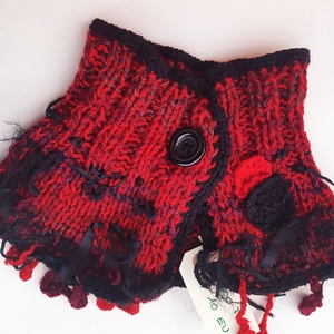 Különlegességek kedvelőinek Dekoratív sál/nyakmelegítő tűzpiros- fekete  - ruha & divat - sál, sapka, kendő - sál - Meska.hu