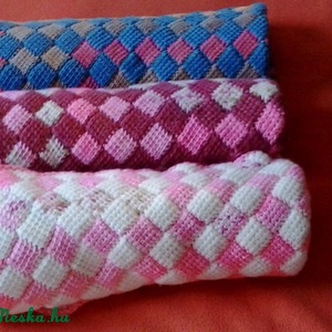 Kézzel horgolt kockás babatakaró kislányoknak - bordós -  - Meska.hu