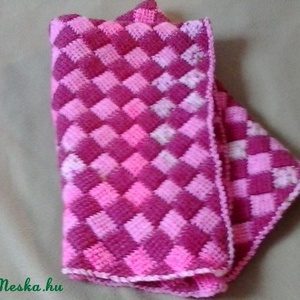 Kézzel horgolt kockás babatakaró kislányoknak - bordós -  - Meska.hu