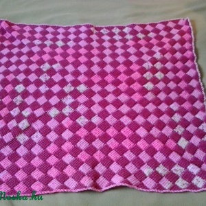 Kézzel horgolt kockás babatakaró kislányoknak - bordós -  - Meska.hu