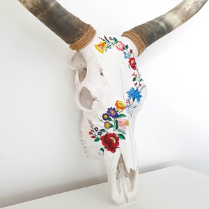 Szürkemarha koponya/trófea kézzel festett magyar kalocsai folklór motívumokkal, Otthon & Életmód, Dekoráció, Dísztárgy, Festett tárgyak, MESKA