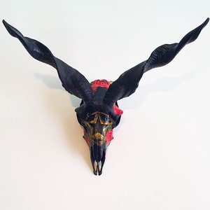 SavageSkullz magyar racka birka koponyára kézzel festett rózsával és arany pentagrammal - otthon & életmód - dekoráció - fali és függő dekoráció - falra akasztható dekor - Meska.hu