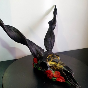 SavageSkullz magyar racka birka koponyára kézzel festett rózsával és arany pentagrammal - otthon & életmód - dekoráció - fali és függő dekoráció - falra akasztható dekor - Meska.hu