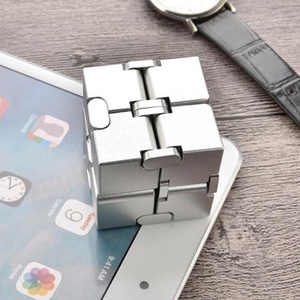 Ezüst színű, Prémium fém Fidget Spinner játék, Stressz elleni kocka, szorongás enyhítésére szolgál, Játék & Sport, Táblajáték és Kártyajáték, Társasjátékok, Dobókocka, , MESKA