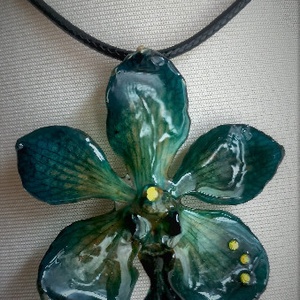 Orchidea virág nyaklánc - Meska.hu