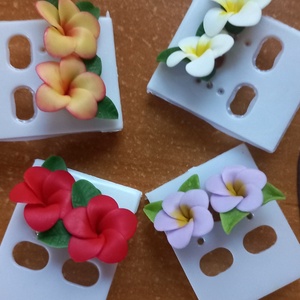 Frangipáni agyag fülbevaló/Hawaii rózsája, Ékszer, Fülbevaló, Klipsz, Ékszerkészítés, MESKA