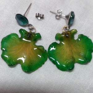 Orchidea virág fülbevaló 2 színben - ékszer - fülbevaló - lógó fülbevaló - Meska.hu