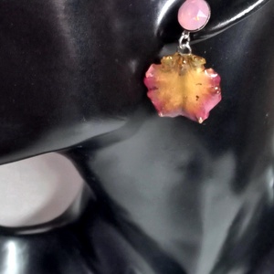 Orchidea virág fülbevaló 2 színben - ékszer - fülbevaló - lógó fülbevaló - Meska.hu