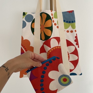 Upcycling virágos vászontáska - táska & tok - kézitáska & válltáska - válltáska - Meska.hu