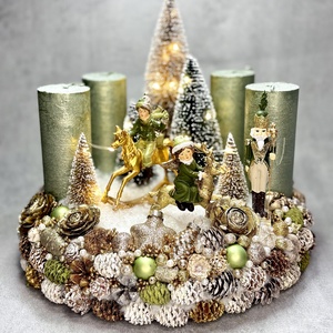 Téli meseerdő, adventi koszorú, Karácsony, Adventi díszek, Adventi gyertyadíszek és koszorúdíszek, Virágkötés, „A téli erdő csendjében már megszólaltak a karácsony első suttogásai…”
A fenyők között aranyló szán..., MESKA