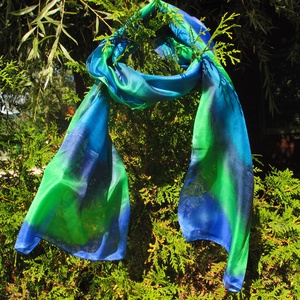 Kék-zöld, egyedi tervezésű, kézzel festett szín átmenetes selyemsál - Meska.hu