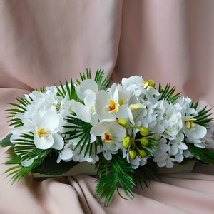 Elegáns asztaldísz fehér orchideával és hortenziával - Meska.hu