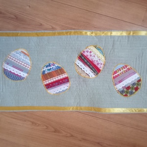 Húsvéti asztali futó , Ünnepi díszek, dekorációk, Húsvéti díszek és dekorációk, Húsvéti asztaldíszek, Patchwork, foltvarrás, MESKA