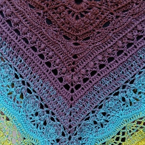 Színátmenetes fonalból horgolt, elegáns kendő  - ruha & divat - sál, sapka, kendő - kendő - Meska.hu